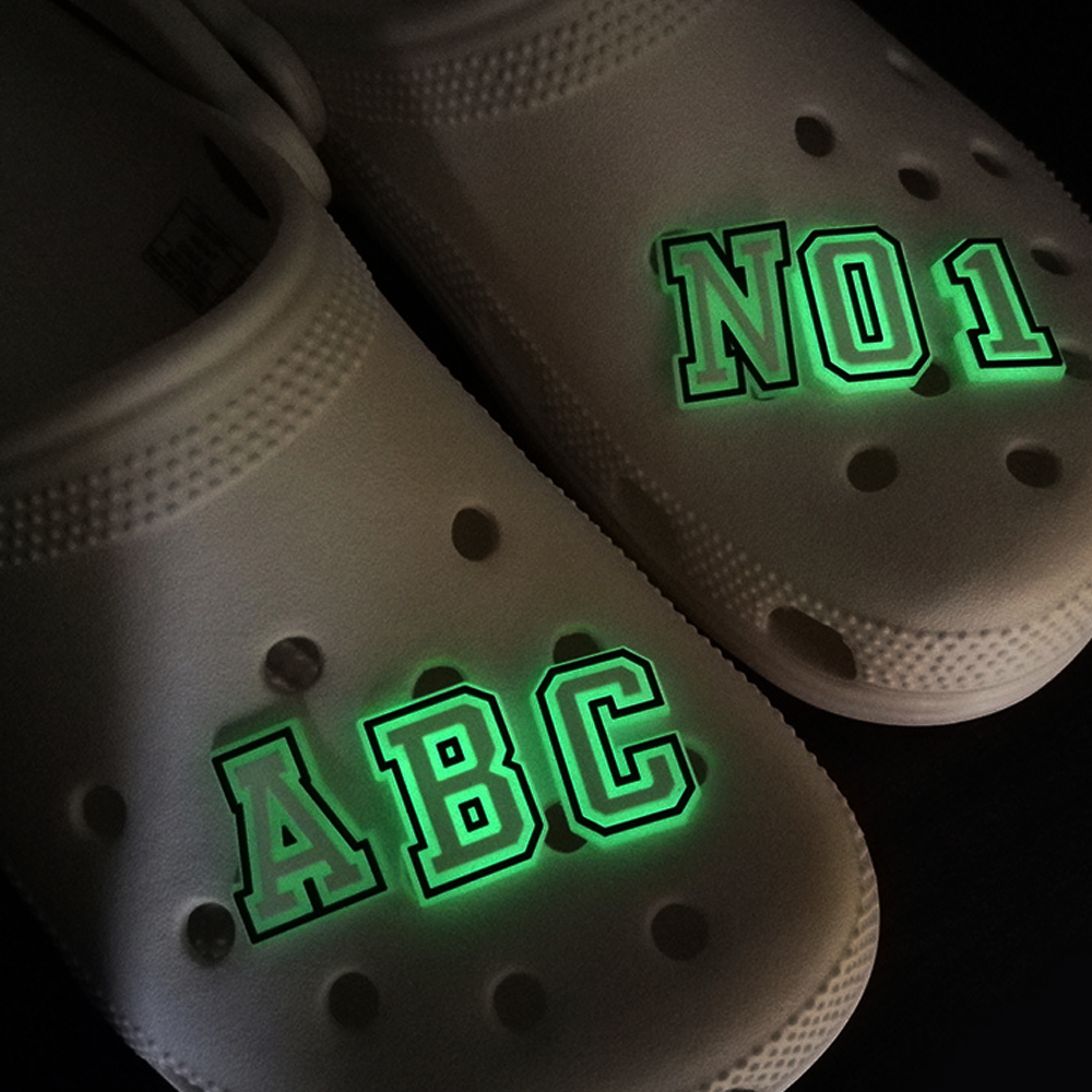 ตัวติดรองเท้า Pvc ตัวอักษร A-Z เรืองแสง สำหรับตกแต่งรองเท้า Jibbitz