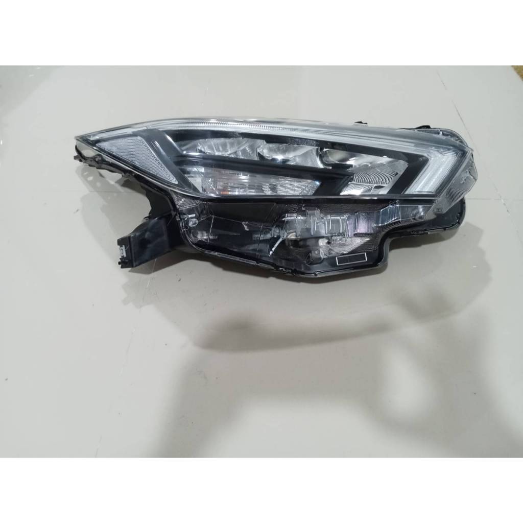 แยกข้าง (R) ขวาฝั่งคนขับไฟหน้านิสสันอัลเมร่า NISSAN ALMERA ของแท้  TURBO 2020-2023