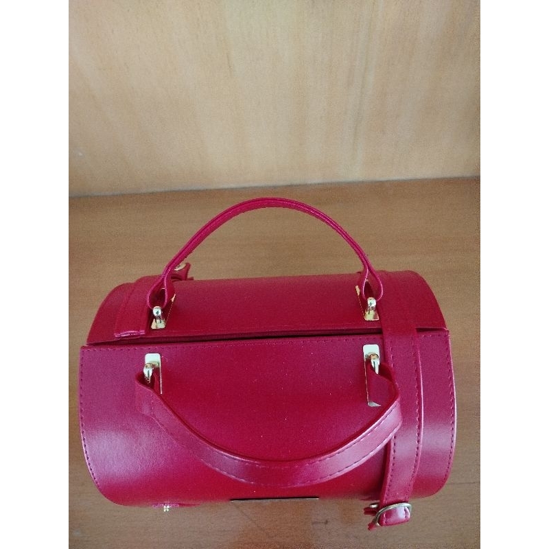 26.กล่องใส่ของจิปาถะ Centara Grand  สีแดงสดใส