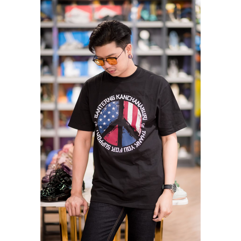 เสื้อยืดคอกลมแขนสั้น ลายวินเทจ