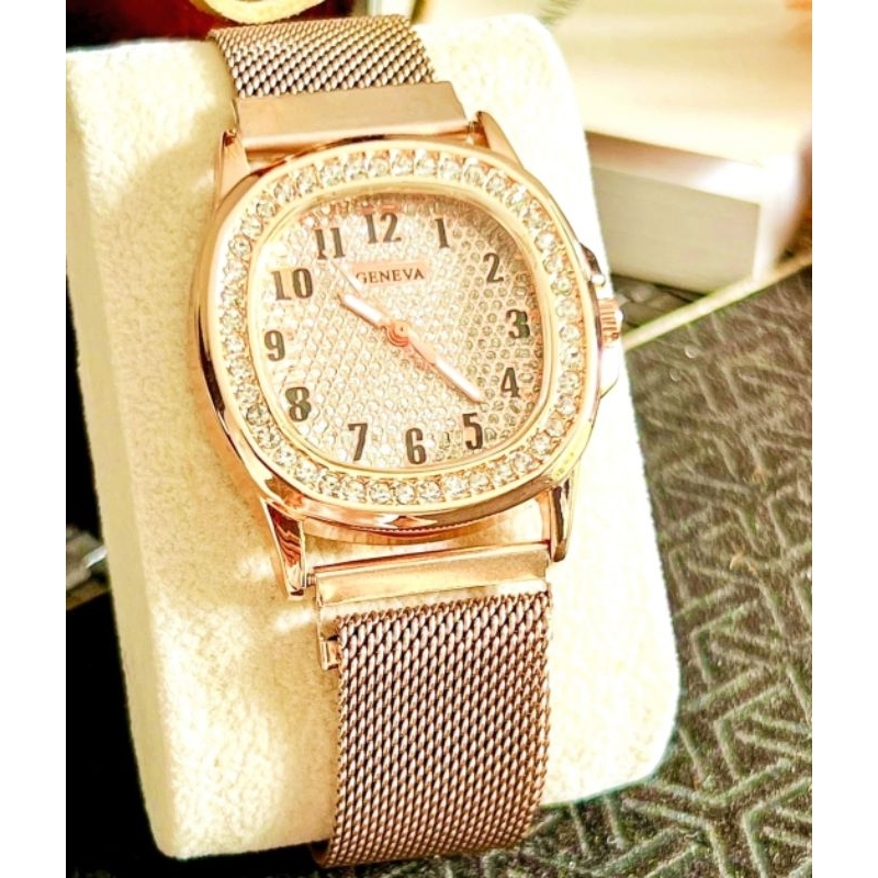 นาฬิกผู้หญิง GENEVA เจนิวา เเบรนด์แท้ มีหลายเเบบใหห้ก็เลือก สายเหล็กหน้าเหลียมสายเหล็กหนาอย่างดี ใส่ได้ทุกวัย