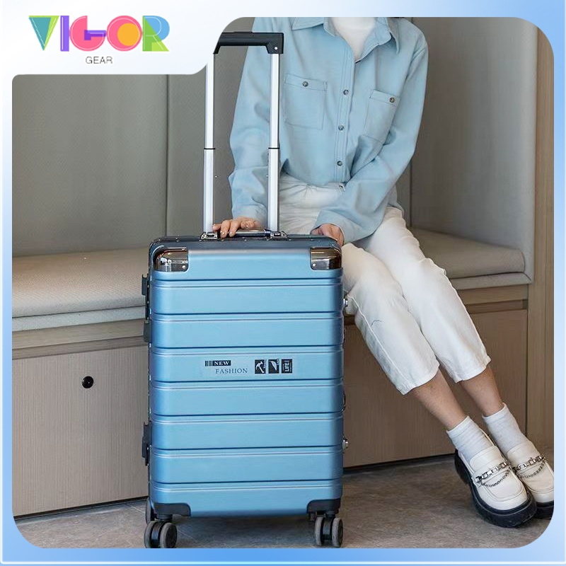 [รับประกัน3ปี] luggage กระเป๋าเดินทาง  Titanium กระเป๋าเดินทางล้อลาก โครงอลูมิเนียม  มุมกันกระแทก 4 มุม
