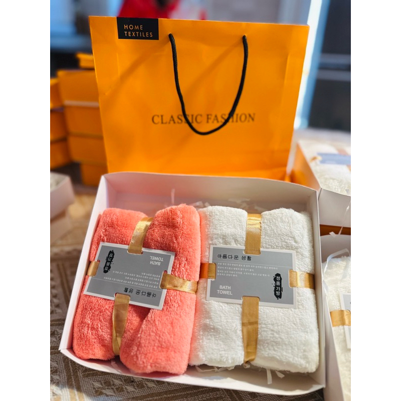 ชุดของขวัญ ผ้าเช็ดหน้า 2 ชิ้น พร้อมกล่องและถุงกระดาษ ของฝาก ของรับไว้ ราคาประหยัด (คละสี)