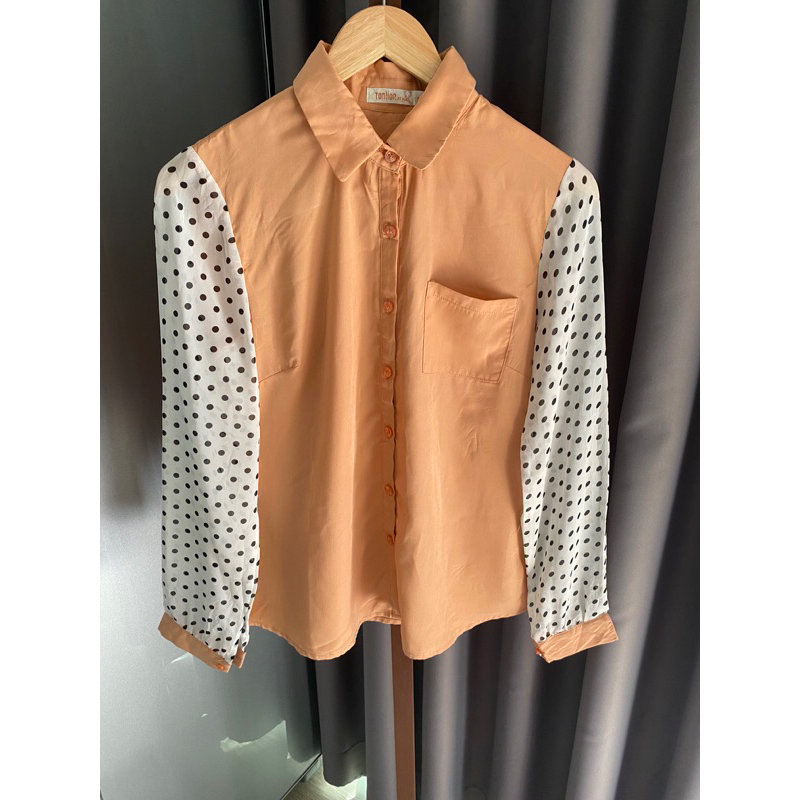 เสื้อทำงาน มือ2 size m 160/84A ไม่มีตำหนิค่ะ ราคา 33฿