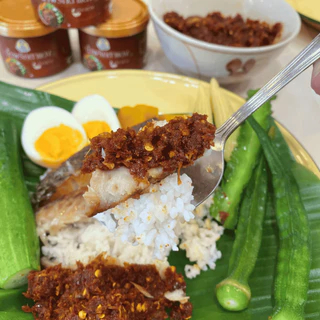 น้ำพริกตาเเดง ตราย่าขอ หอมกลิ่นปลาย่าง รสชาติเปรี้ยว หวานเค็ม
