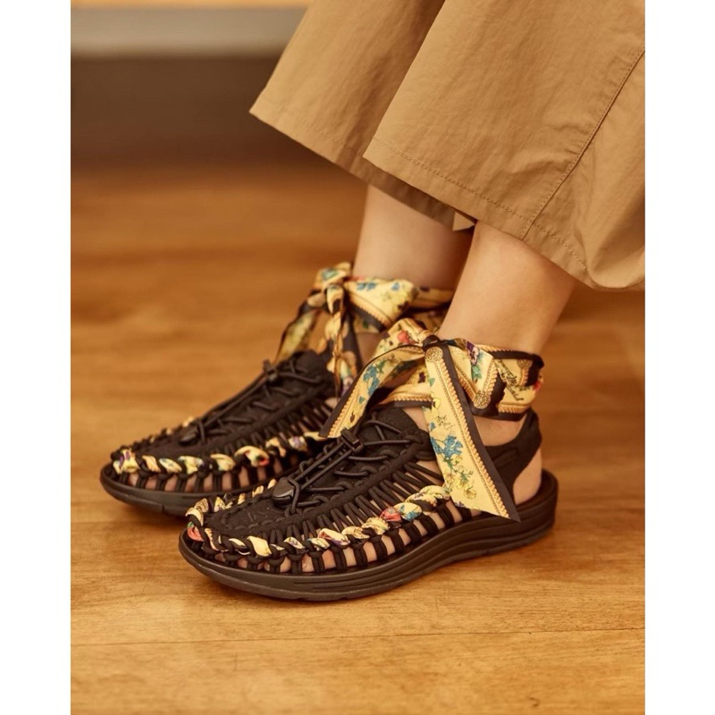 Keen รองเท้าผู้หญิง รุ่น Women's UNEEK (VNTG BLACK) KEEN x Muveil