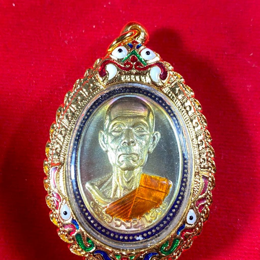 กล่องสุ่มพระเครื่อง 2-4 องค์ พระแท้100% หลวงพ่อรวย หลวงปู่ศิลา หลวงพ่อพัฒน์ หลวงปู่ หลวงพ่อ พี่ไข่