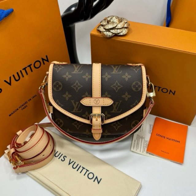 กระเป๋าสะพายผู้หญิง ตรง % New กระเป๋า ขนาด 19 cm. งานเกรด : Ori งานสวยปังมาก