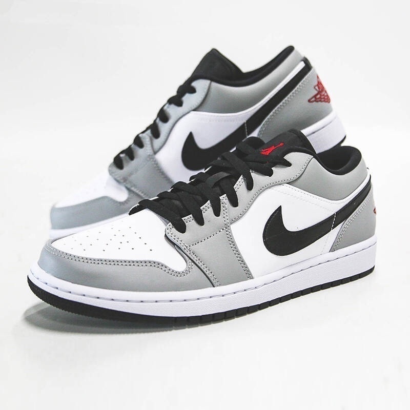 AIR JORDAN AIR JORDAN 1 LOW LIGHT SMOKE GREY1 LOW LIGHT SMOKE GREY รองเท้าผ้าใบสำหรับผู้ชาย และผู้หญ