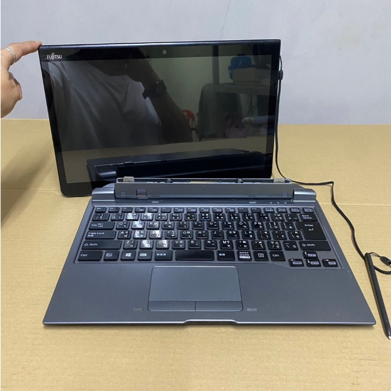 Fujitsu ArrowsTab Q736 Core i5gen6(RAM4GB/SSD128GB)ขนาด13.3" แท็บเล็ต 2in1คีย์บอร์ดพร้อมปากกา