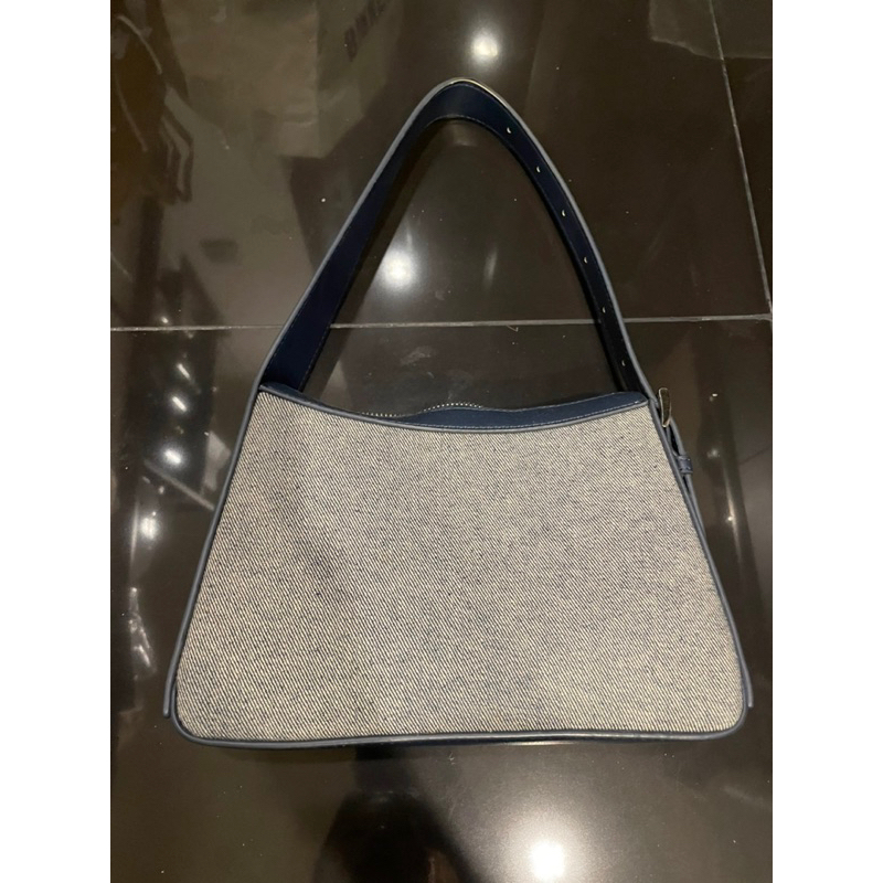 knackbag ทรง hobo รุ่นผ้ายีนส์ ร้านไม่ผลิตเพิ่มแล้ว