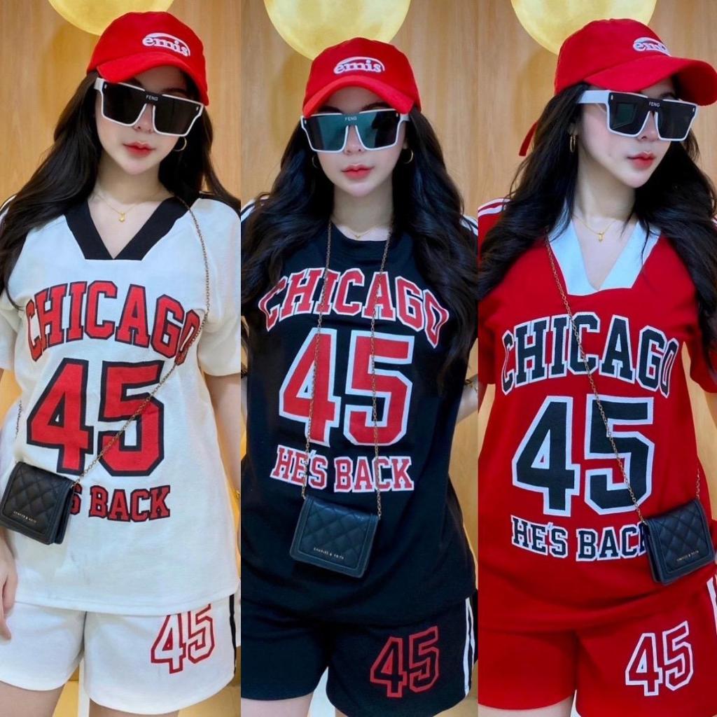 ๋JZ ชุดเซ็ต 2 ชิ้น ผ้าวูลเวฟอย่างดี เสื้อคอวี โอเวอร์ไซด์แต่งแถบแขน สกีนลาย Chicago 45 + กางเกงขาสั้นแต่งแถบสกีนลายมีกระ