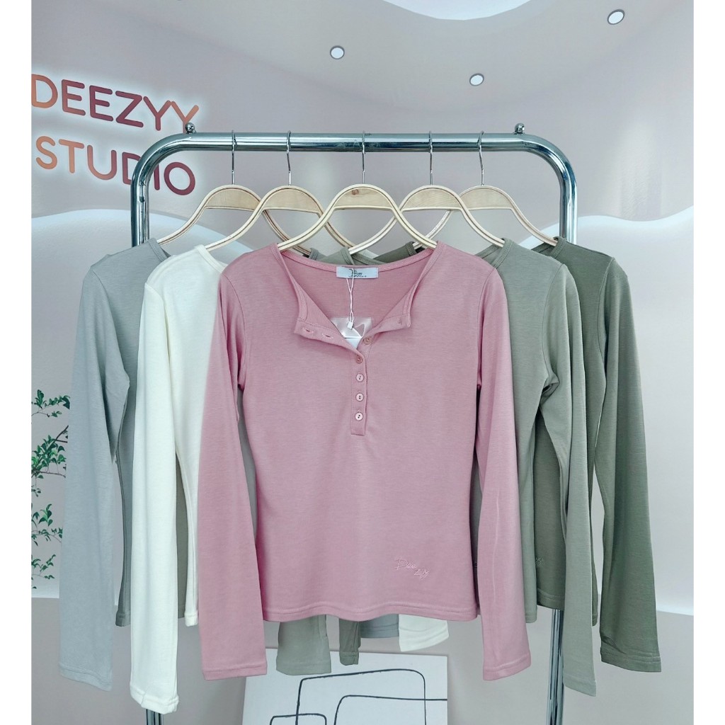 124-125 เสื้อยืดคอกลมแขนยาว แต่งกระดุมปักDeezyy ผ้าsquare