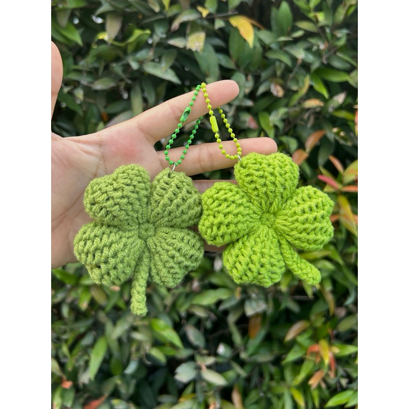 ใบโคลเวอร์พวงกุญแจ:ที่ห้อยกระเป๋าไหมม 🍀