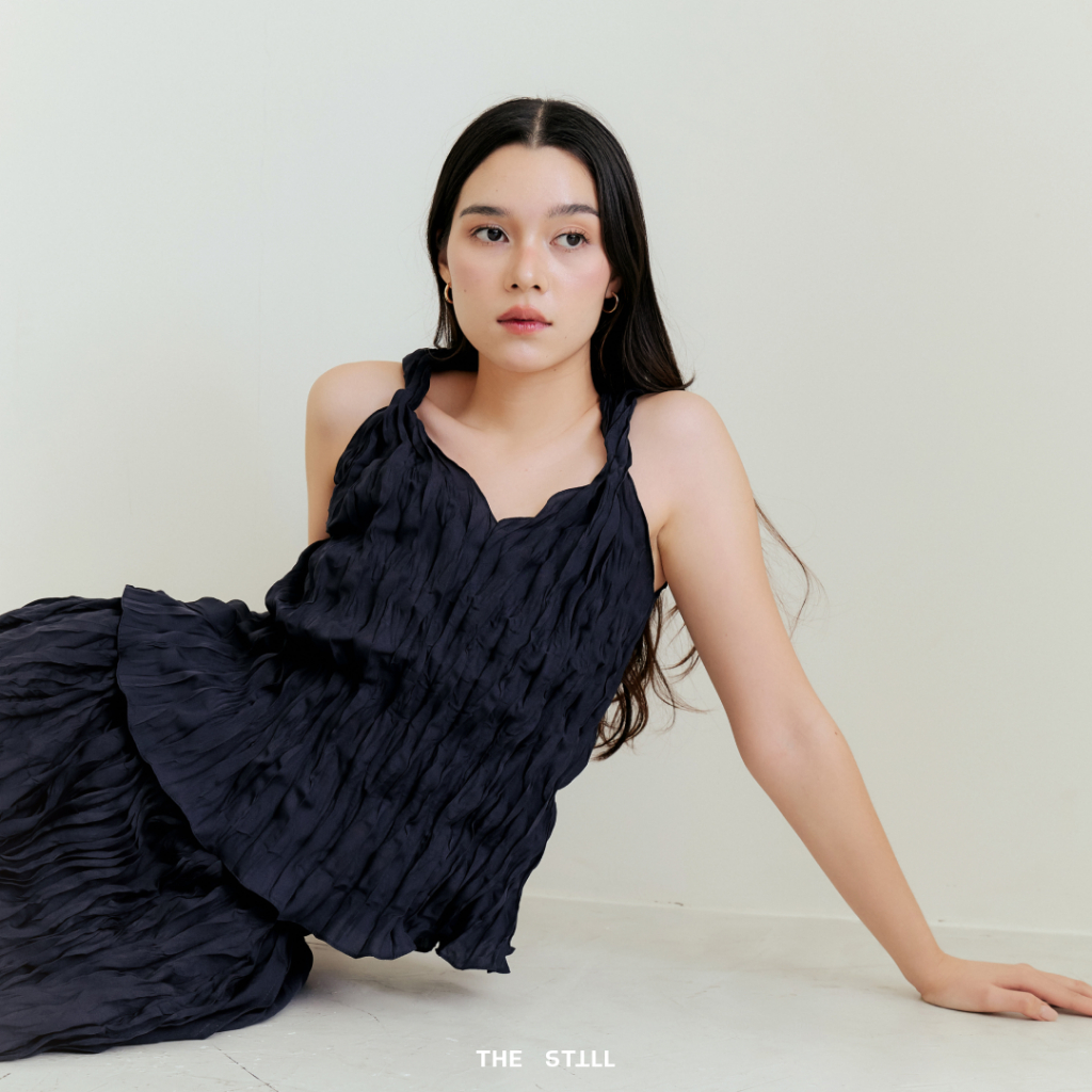The Still - 11 Cecilia's Twisted Strap Top: เสื้อผ้าพลีทดีเทลแขนเสื้อบิดเกลียว