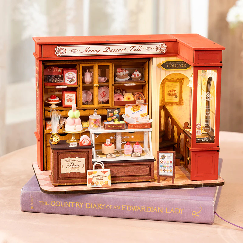 ใหม่ 🍰 Honey Dessert Talk บ้านตุ๊กตา ร้านเค้ก DIY ประกอบเอง วาง Art toy ได้ (Robotime DG168)