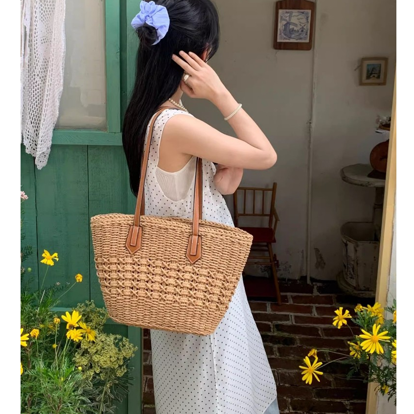 พร้อมส่ง 2 สี กระเป๋าสาน ทรงshopping bag ใบใหญ่ สานลาย สายหนัง มีซับใน P228