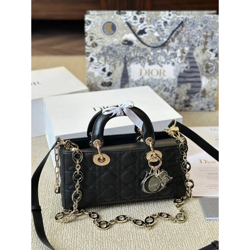 กระเป๋าdior. MEDIUM LADY D-JOY BAG พร้อม ส่ง เนื้องานสวย หนังสวยอะไหล่สวยมาก