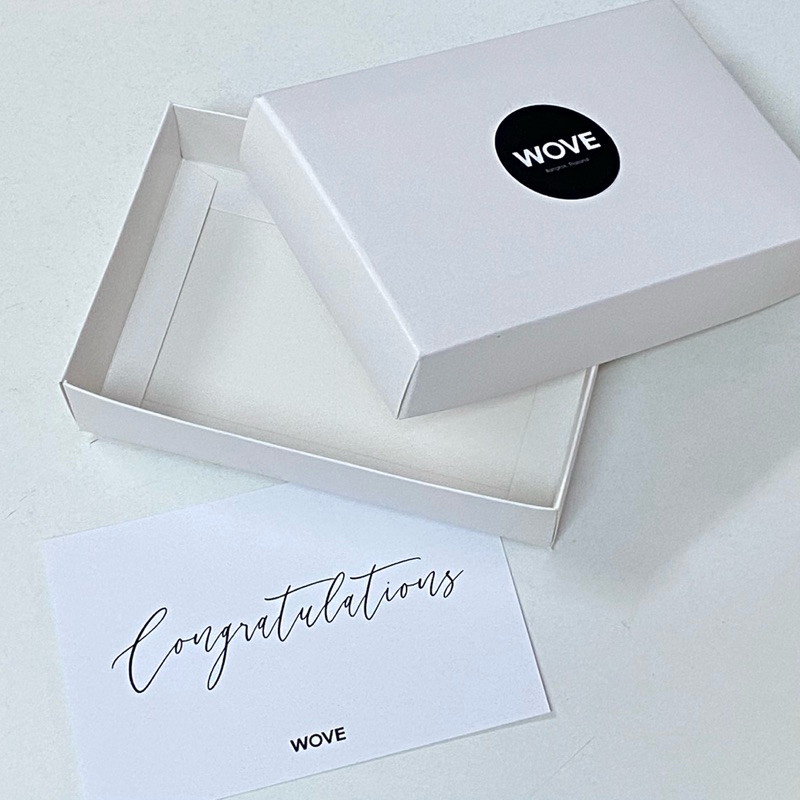 WOVE - กล่องฝาครอบสีขาวพร้อมการ์ด สำหรับกระเป๋าสตางค์และกระเป๋าใส่บัตร