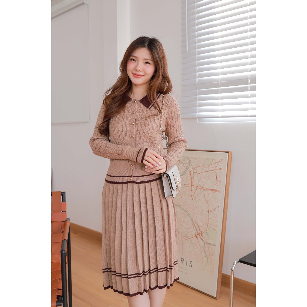 J547 ชุดเซ็ทสีน้ำตาล (แขนยาวกระดุมทอง+กระโปรงพลีท)