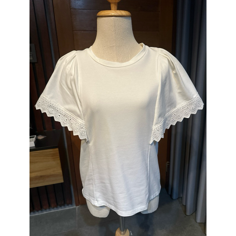เสื้อยืด สีขาว ผ้านุ่มแน่น ป้าย SLW