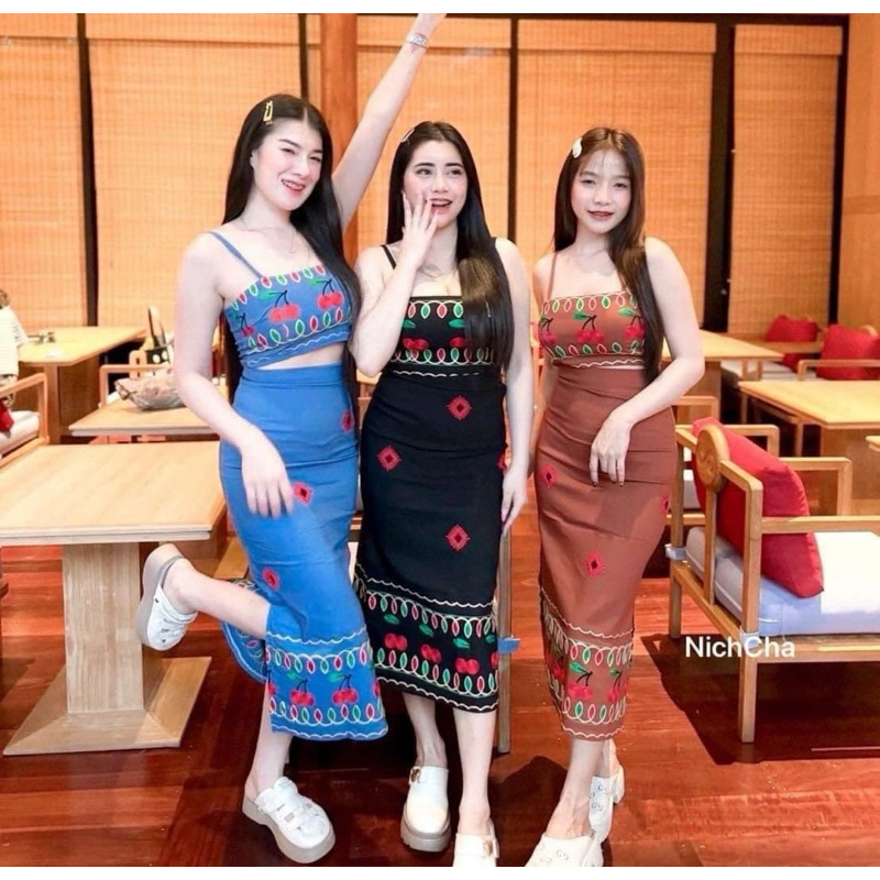 ชุดเสื้อกระโปรงปักเชอร์รี่