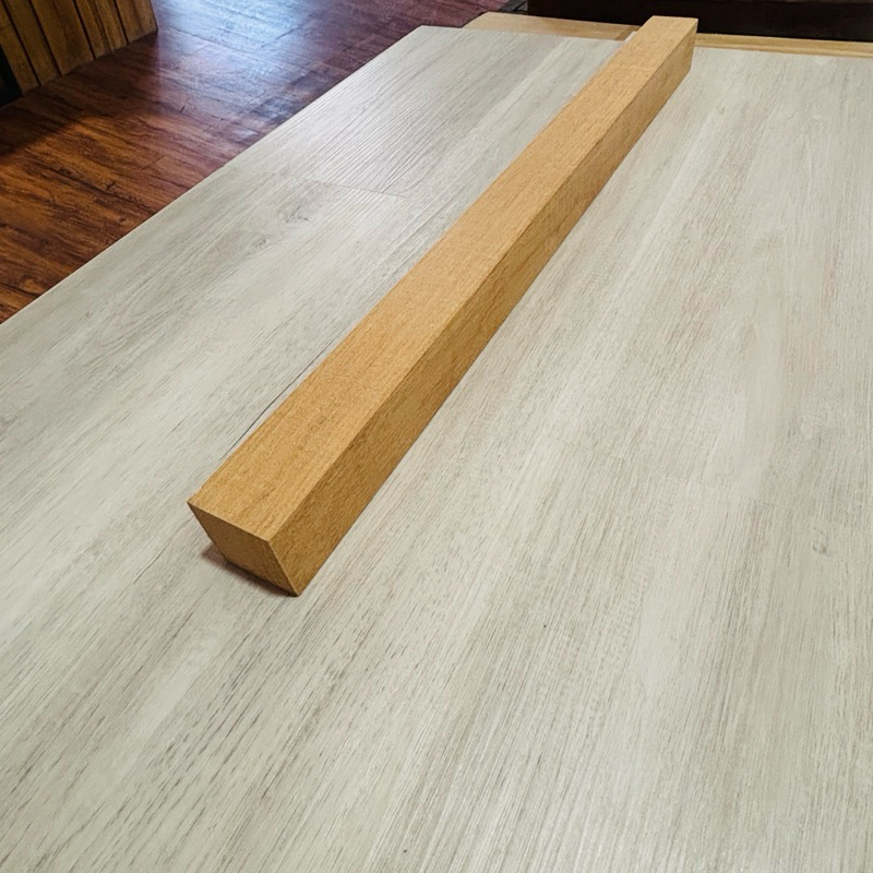 ไม้เต็งพม่าสีมินิมอล ไม้เสา ไม้แปรรูป ไสและขัด(Timber) ขนาด2*2 นิ้ว (ไสแล้วเหลือ4*4 ซม) ยาว 20-100 ซม ต่อ 1 ชิ้น