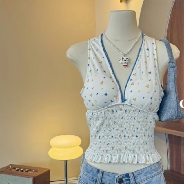 Meenny Closet | BY เสื้อแขนกุดคอลายดอกไม้สม็อคหลัง Brand Meenny
