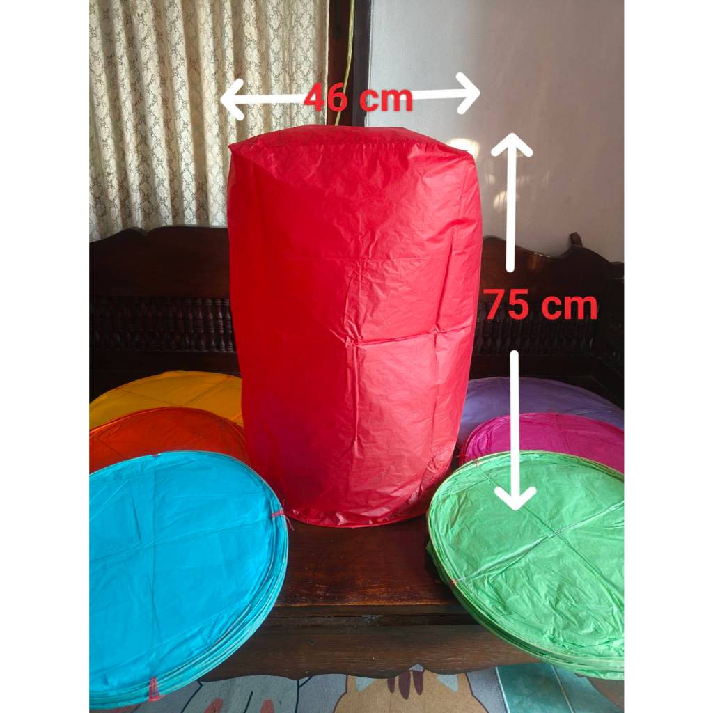 10 ลูก โคมลอย ขนาด 46x75 cm คละสี มีไส้โคมครบชุด (โคมลอย แม่จันทร์สม ) ราคาลูกละ 22บาท