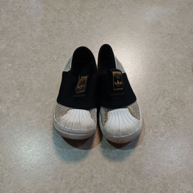 รองเท้ามือสองเด็ก adidas us6.5 uk6