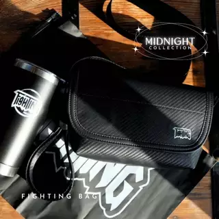 [ FIGHTING ] MIDNIGHT กระเป๋าสะพายข้าง 9" หนังหุ้มคาร์บอน 3D ( แม่เหล็ก )