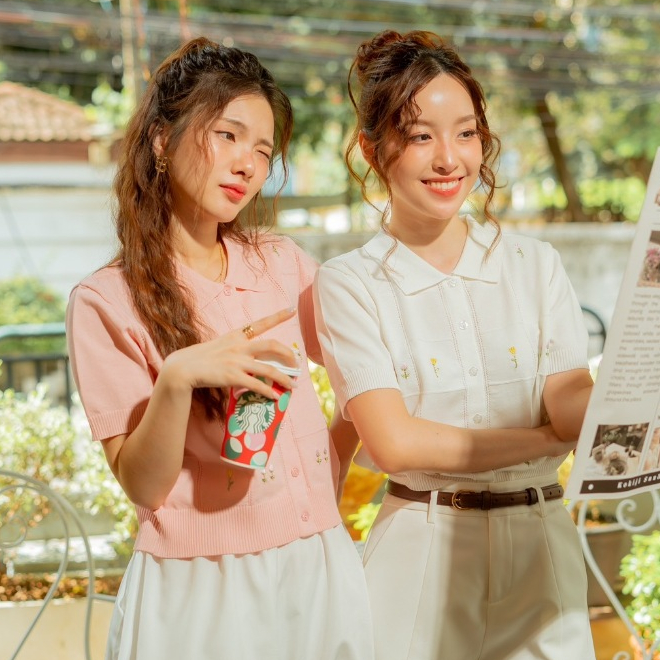 kokiji - Meadow Knit (เสื้อKnit ลายปักดอกไม้ 3 สี ชมพู ขาว เขียว)