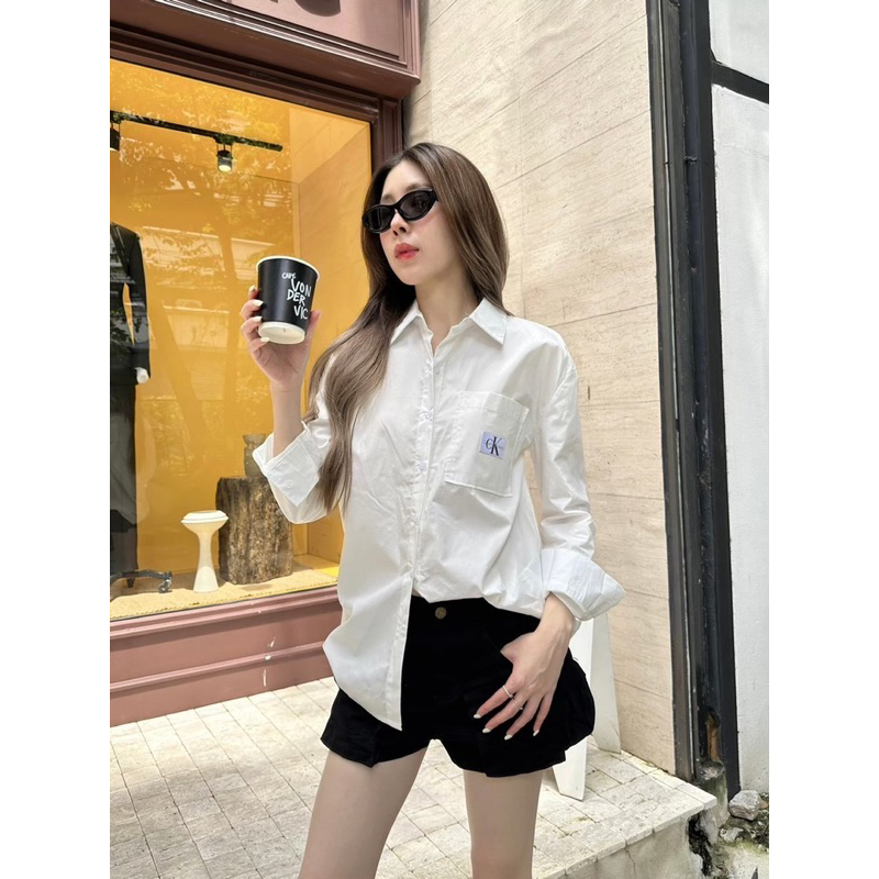 เสื้อเชิร์ตคอปกแขนยาวสีขาว