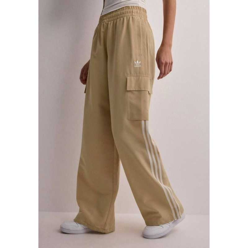Adidas cargo pantsกางเกงคาร์โก้แถบข้างสีครีมสีอ่อนนะคะ