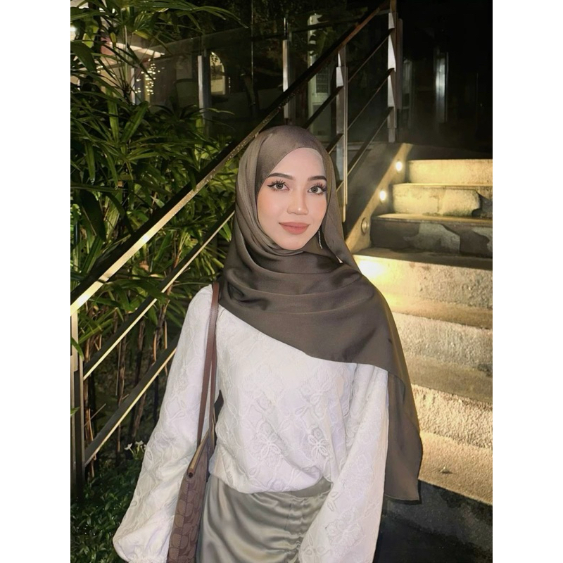 SHAWL SATIN MATTE ผ้าซาตินแมทหรือซาตินบับเบิ้ล พันยาว