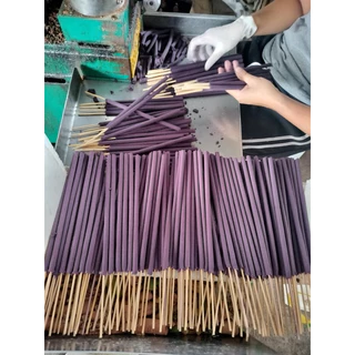 ธูปจัมโบ้ไล่ยุงกลิ่นตะไคร้1 กกประมาณ90-100ก้าน จุดไ 1.45 ชม. จัมโบ้ 32 ซม.1 กก.ประมาณ 90-98 ก้าน จุดนาน 2.45 ชม