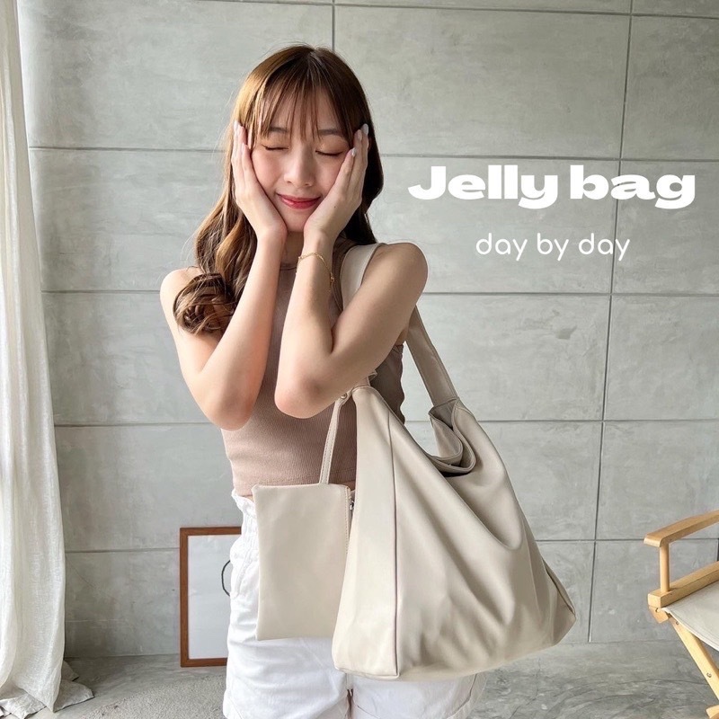 (ใส่โค้ด 30WOW200 เหลือ 273) JELLY BAG กระเป๋าใบนุ่ม ฟังก์ชั่นแน่น สัมผัสละมุนมือ