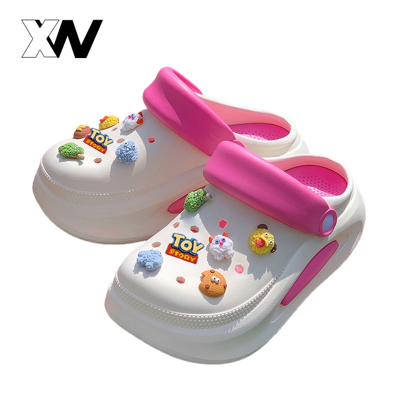 XWbrand ราคาดีงาม รองเท้าแตะแฟชั่นหัวโต รุ่นนี้ใส่ได้สองแบบ จะรัดส้นหรือแบบสวมก็เก๋มาก มีรูระบายอากาศ ไม่อับเท้าแน่นอน