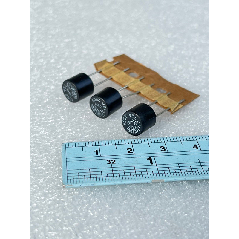 T2A 250V สีดำแบบกลม(แพ็ค2ตัว) ไมโครฟิวส์แบบกลม T2A250V อุปกรณ์ ที่ใช้ป้องกันไฟฟ้าอิเล็กทรอนิกส์ต่างๆ