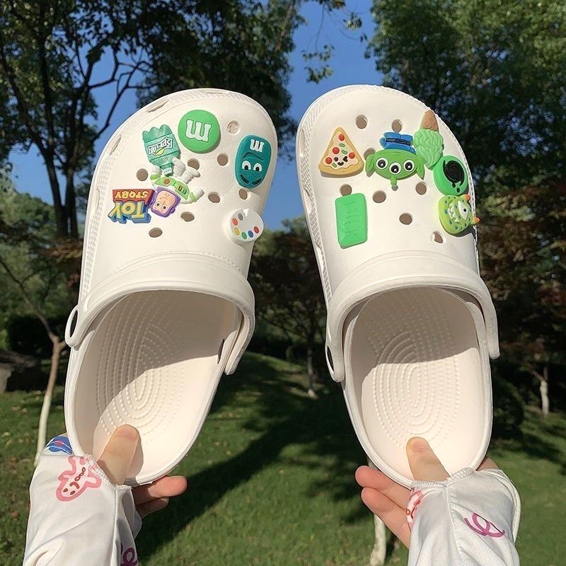 LHfashion ส่งเร็ว ส่งไว ทันใช้แน่นอน รองเท้าหัวโตแฟชั่น รุ่นนี้แนะนำมาก ใส่ได้หลายโอกาสเลย มี 2 สี แถมฟรีอะไหล่ตกแต่ง