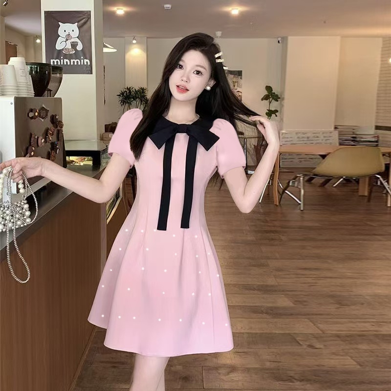 【Karlyn】FZ-CC-H39# มินิเดรสแขนสั้น ผูกโบว์ แต่งมุก สวยลูกคุณหนู
