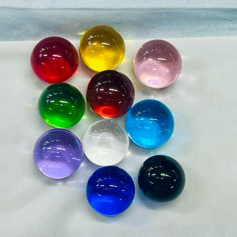 ลูกแก้ว  ขนาด 2 cm. เสริมฮวงจุ้ย มี 10 สี สีประจำวันเกิดและ สีใส สีดำและสีน้ำเงิน แช่น้ำได้ ไม่ลอก