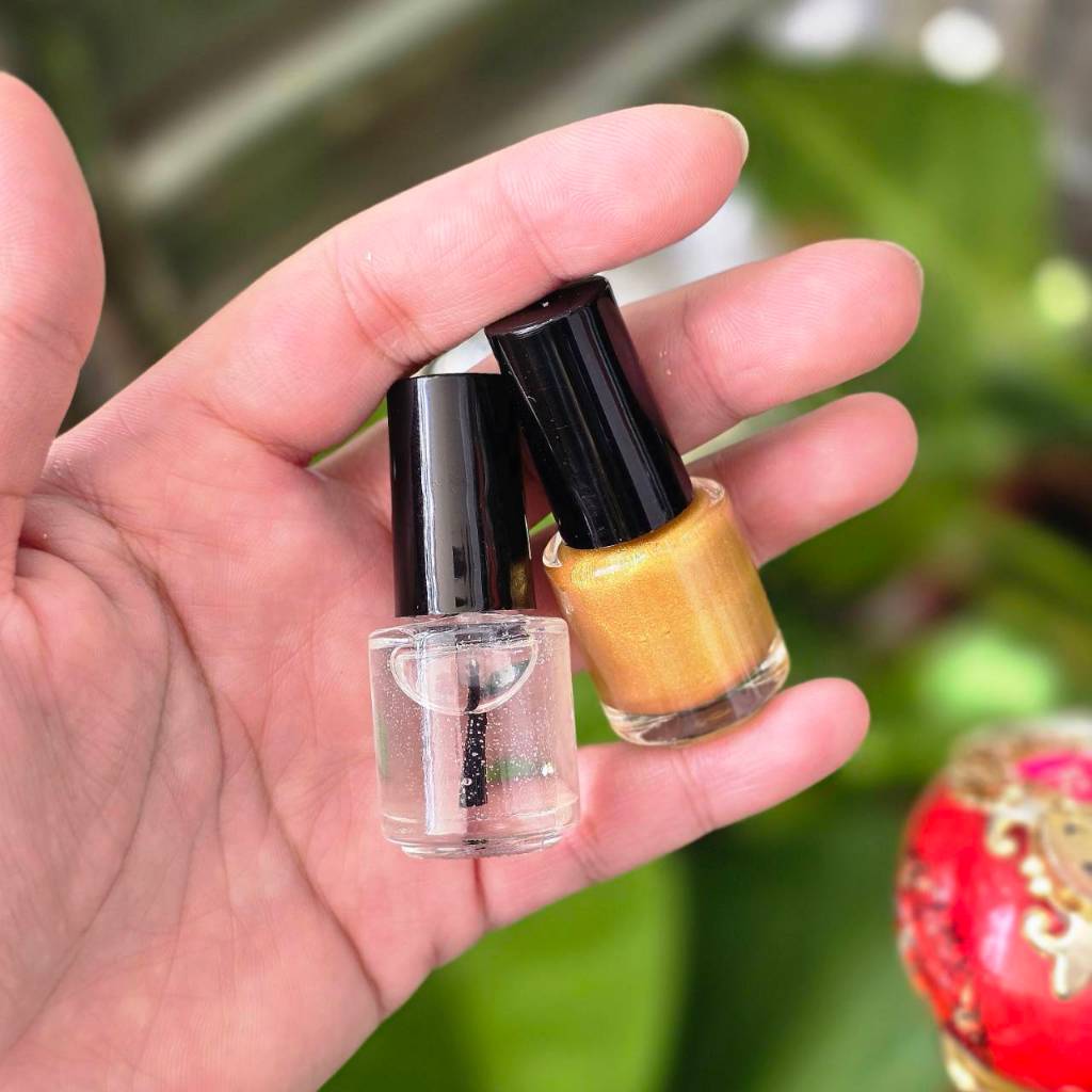 เซตจับคู่สีแต้มทองปลอม+น้ำยาเคลือบเงา *มีพู่กันในตัว*