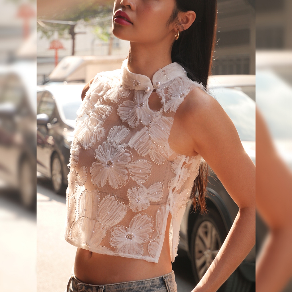LUCA STUDIO_Meili crop top (Pre-order 5 Days) - เสื้อลูกไม้ผ้าซีทรูปักประดับลูกปัดปกคอจีน ติดกระดุมประดับมุกไม่มีซับใน