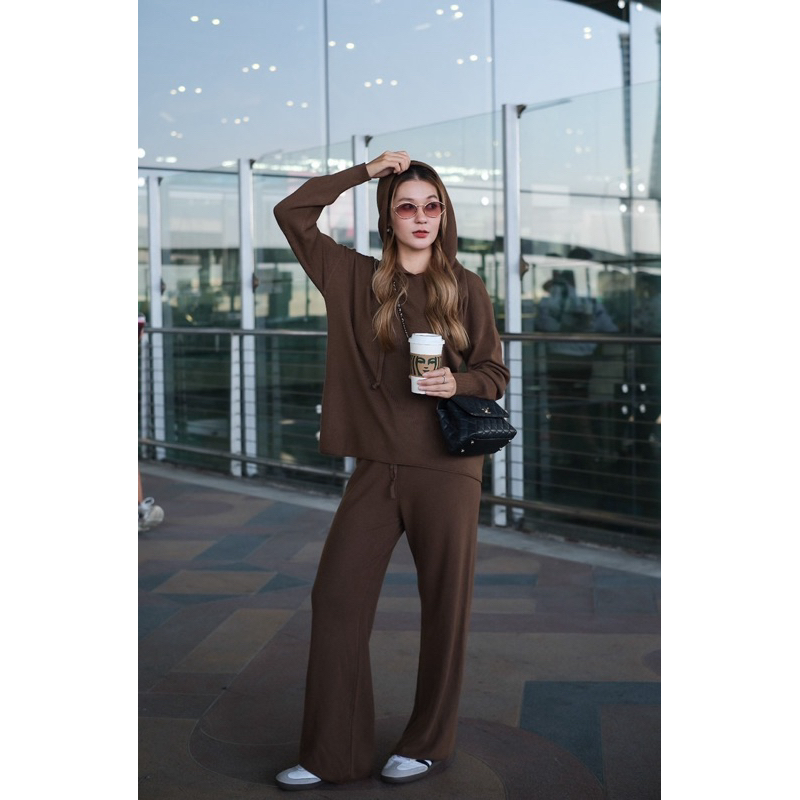 Airport Look - FERIE SET สี Pinecone