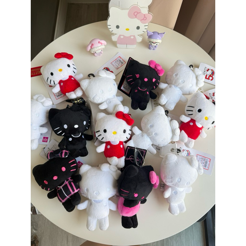 พวงกุญแจKitty 50th คอลแลคชั่นขาวดำสี พร้อมส่ง *จำหน่ายของแท้เท่านั้น