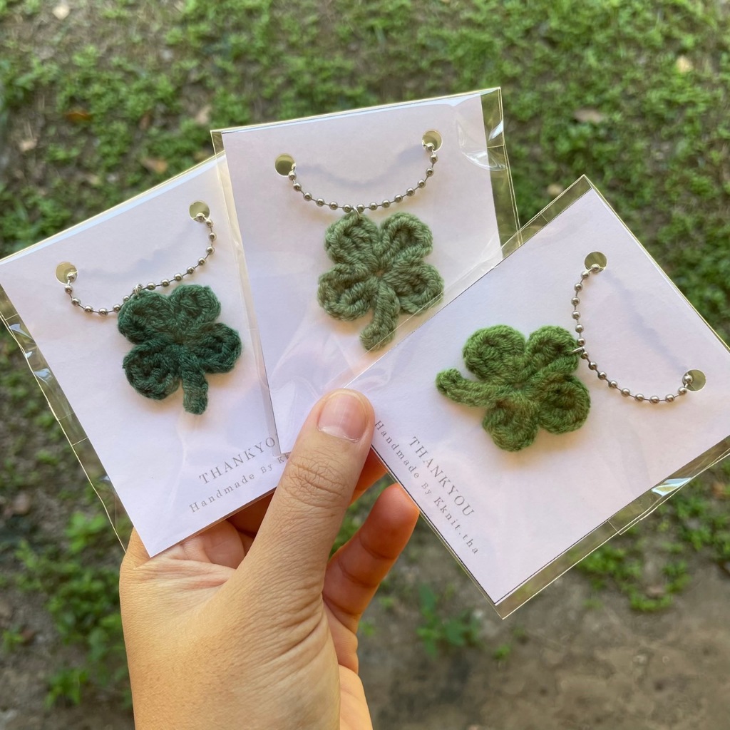 kknit.tha พวงกุญแจใบโคลเวอร์ (พร้อมส่ง)