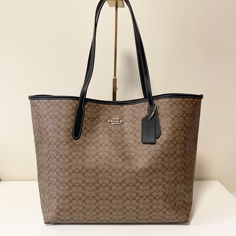 พร้อมส่ง ของแท้ เลือกสีด้านใน CITY TOTE IN SIGNATURE CANVAS ราคา ถูกที่สุด ดีลบีเคเค แกลเลอรีภาพที่ 3