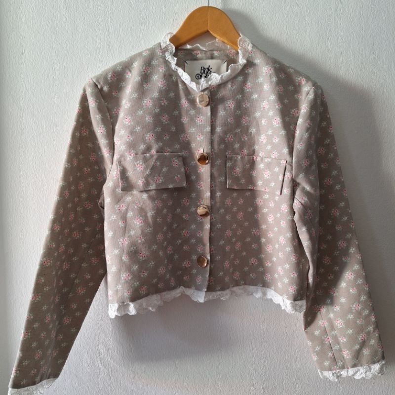 ส่งต่อ BNK brand Milan jacket flower brown🌻