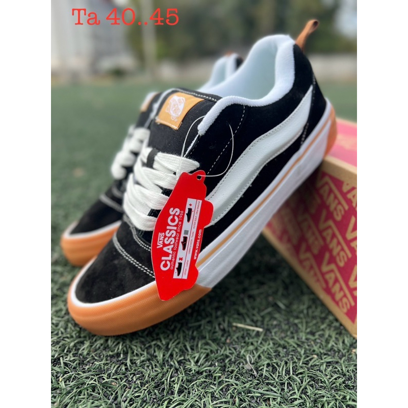รุ่นใหม่🔥 รองเท้าผ้าใบ เอาใจสายเท่ ใส่ได้ทั้งผู้ชายและผู้หญิง (size37-45)แถมกล่อง✅